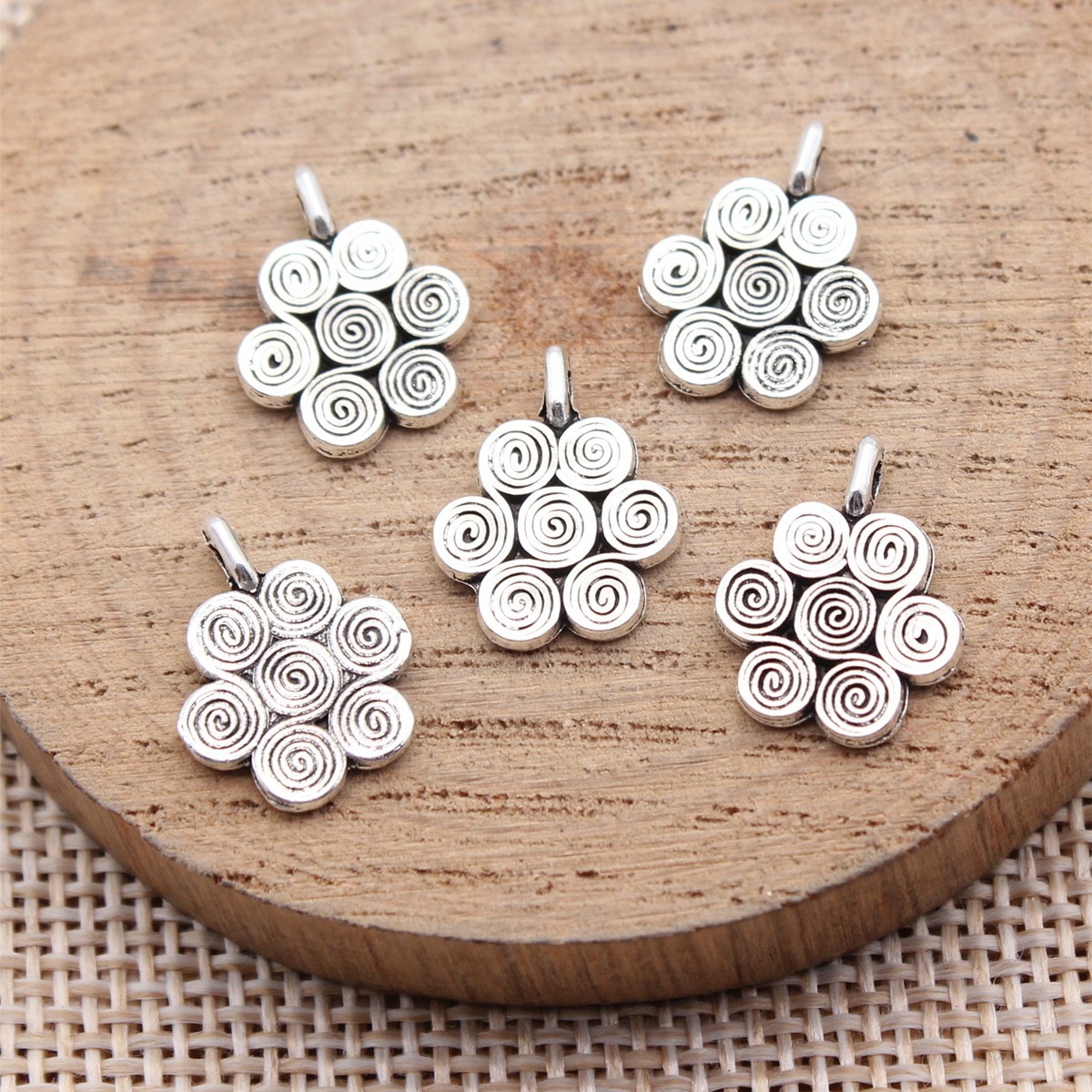 Vintage Fashion Online - 40pcs 15x12mm(0.59x0.47inch) Antique Silver Color Swirl